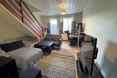 2 bedroom end of terrace house for sale, Longlands Court, Buckingham MK18
