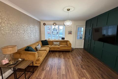 3 bedroom house for sale, Chigwell Close, Houghton Le Spring DH4