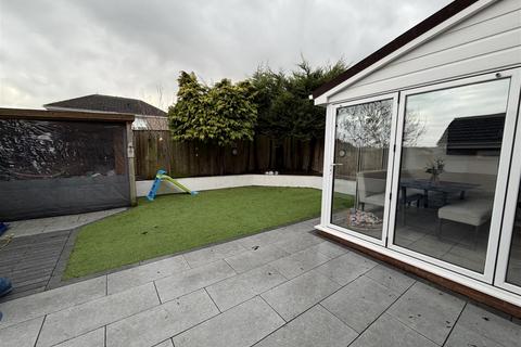 3 bedroom house for sale, Chigwell Close, Houghton Le Spring DH4