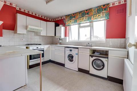 2 bedroom flat for sale, Hadleigh Road, Leigh-on-Sea SS9