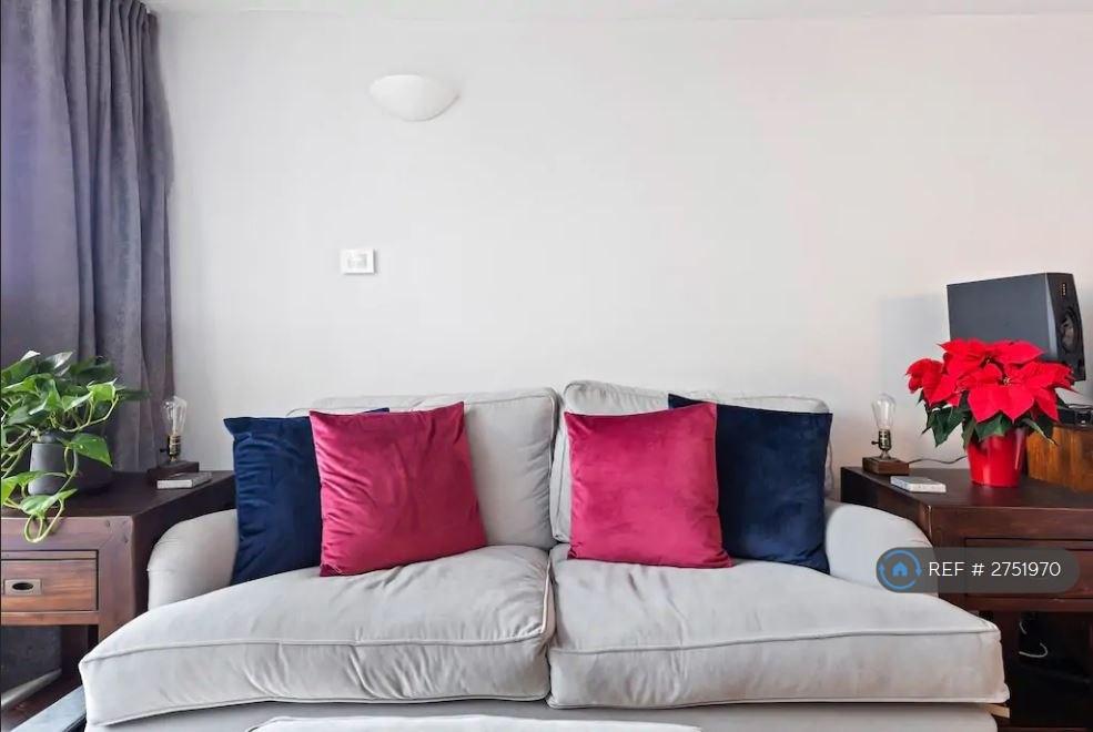 Living Room 4