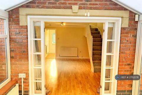 2 bedroom end of terrace house to rent, Edward Avenue, Newark, NG24