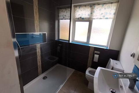 3 bedroom end of terrace house to rent, Long Meadow, Aylesbury, HP21