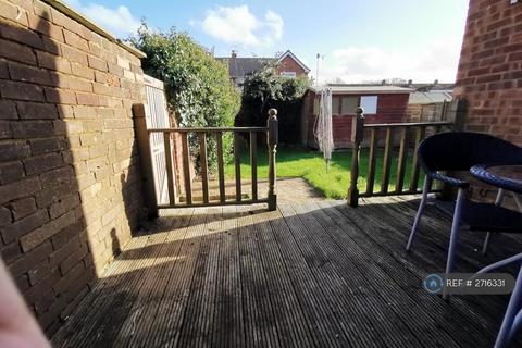 3 bedroom end of terrace house to rent, Long Meadow, Aylesbury, HP21