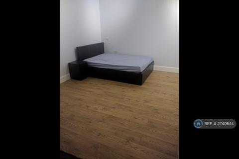 Studio to rent - Gladstone Park Gardens, London, NW2
