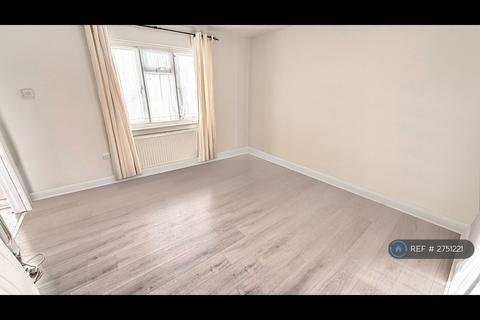 2 bedroom terraced house to rent, Charter Crescent, Hounslow, TW4
