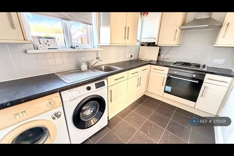 2 bedroom terraced house to rent, Charter Crescent, Hounslow, TW4