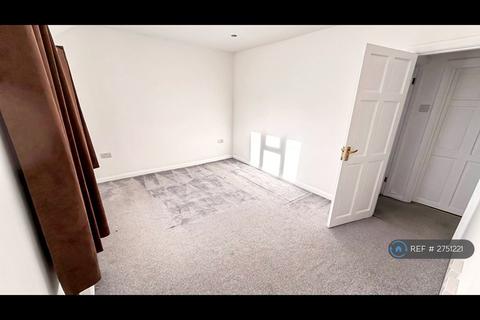 2 bedroom terraced house to rent, Charter Crescent, Hounslow, TW4