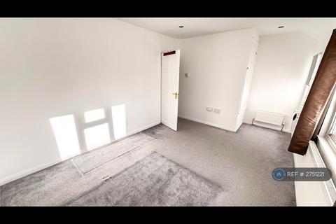 2 bedroom terraced house to rent, Charter Crescent, Hounslow, TW4