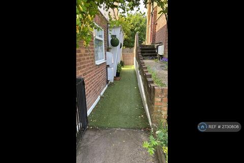 2 bedroom maisonette to rent, Whitton Avenue West, Northolt, UB5