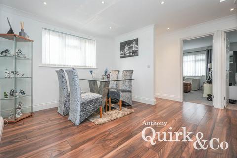 5 bedroom chalet for sale, Urmond Road, Canvey Island, SS8