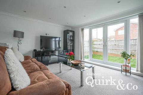 5 bedroom chalet for sale, Urmond Road, Canvey Island, SS8