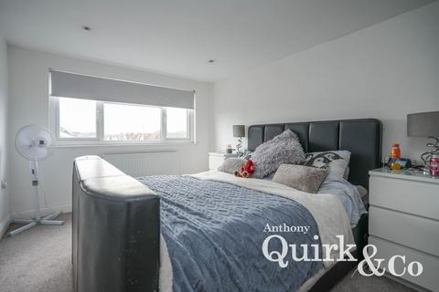 5 bedroom chalet for sale, Urmond Road, Canvey Island, SS8