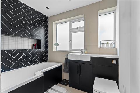 5 bedroom semi-detached house for sale, Appleby Gardens, Dunstable
