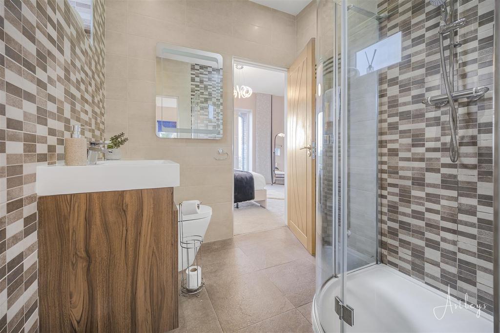 Dual Entry Bathroom