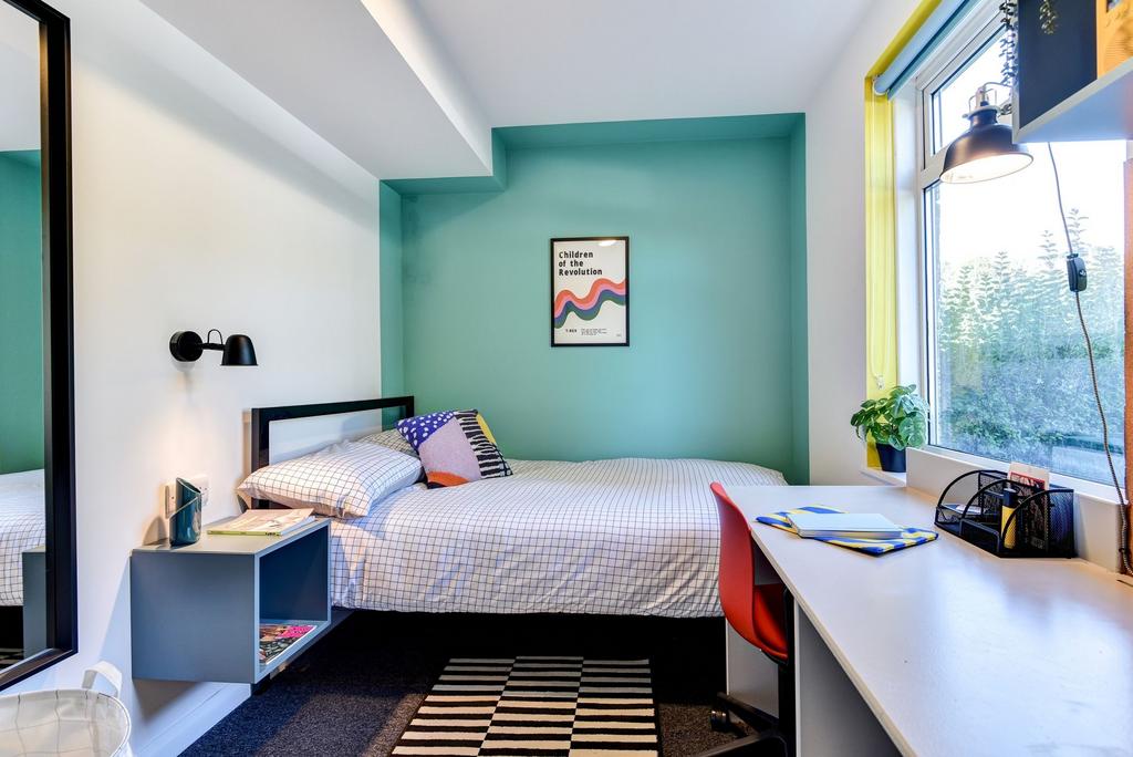 A cozy double bedroom featuring a comfortable b...