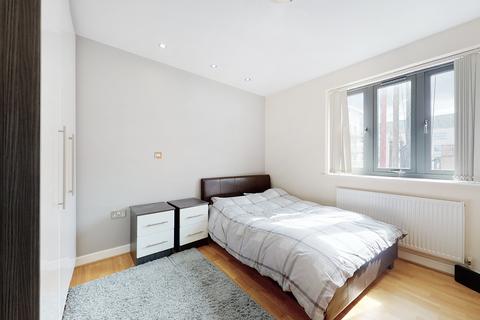 3 bedroom flat to rent, Philpot Street, London E1