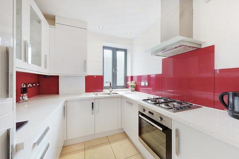 3 bedroom flat to rent, Philpot Street, London E1