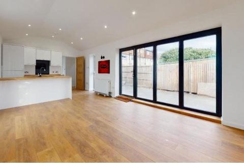 1 bedroom house to rent, Abbotts Road, Mitcham, CR4