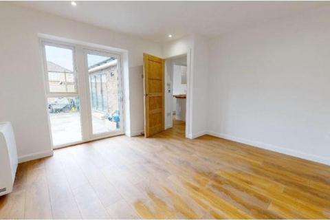 1 bedroom house to rent, Abbotts Road, Mitcham, CR4