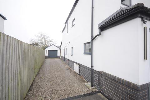 4 bedroom detached house to rent, Old Road, Barlaston, Stoke-On-Trent