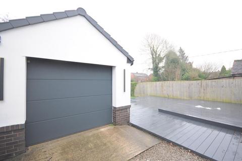 4 bedroom detached house to rent, Old Road, Barlaston, Stoke-On-Trent