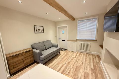 2 bedroom end of terrace house to rent, Station Road, Parkgate