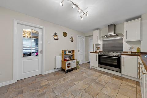 4 bedroom semi-detached house for sale, Swinburne Close, Kettering, NN16