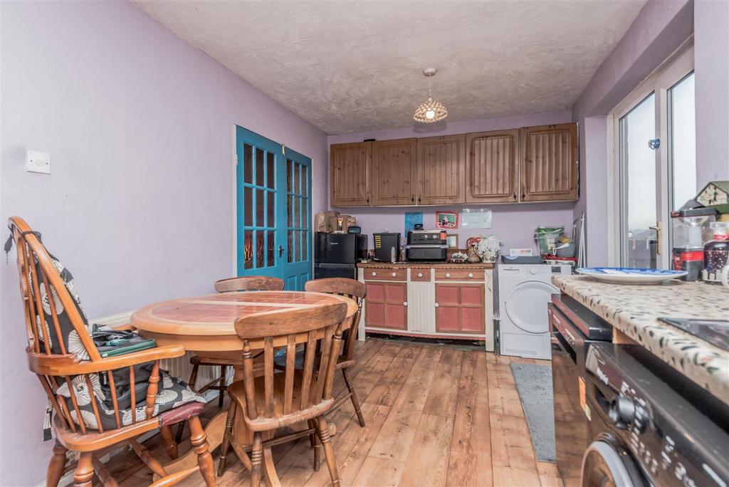 Fitted Dining Kitchen:
