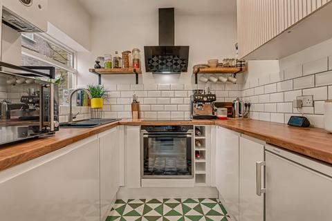 2 bedroom ground floor flat for sale, Compton Road, Kensal Green, London, NW10