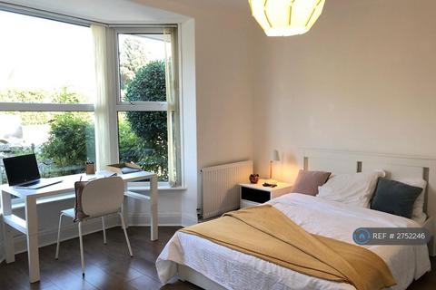 4 bedroom semi-detached house to rent, Park Rise, Falmouth, TR11