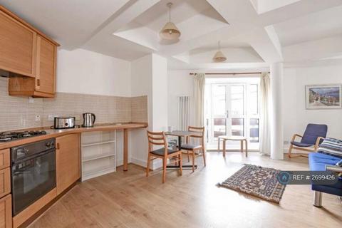 undefined, Prusoms Island, London, E1W