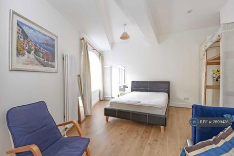 undefined, Prusoms Island, London, E1W