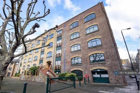 undefined, Prusoms Island, London, E1W