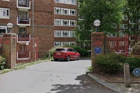 2 bedroom flat to rent, Allenswood, London, SW19