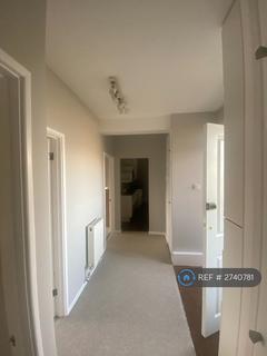 2 bedroom flat to rent, Allenswood, London, SW19