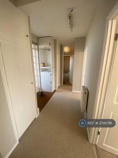 2 bedroom flat to rent, Allenswood, London, SW19