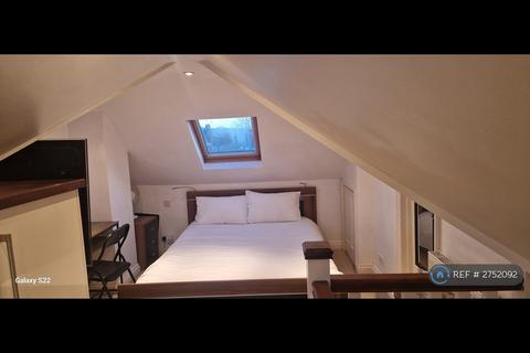 1 bedroom in a house share to rent, Falmouth Road, Reading, RG2