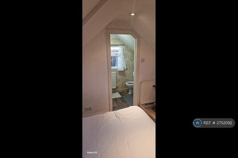 1 bedroom in a house share to rent, Falmouth Road, Reading, RG2