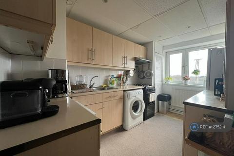 2 bedroom flat to rent, Westmark Point, London, SW15