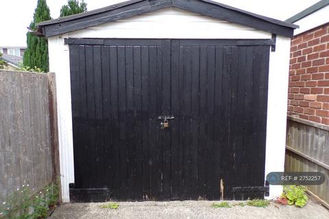 undefined, Wallcroft, Willaston, Neston, CH64