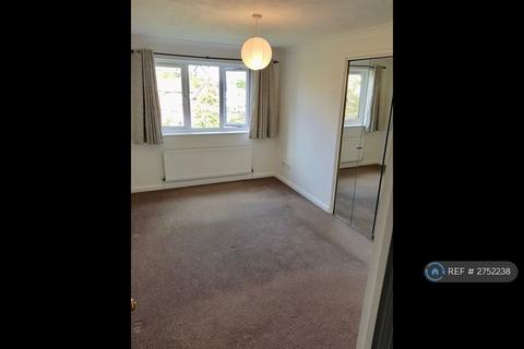 2 bedroom flat to rent, Whitehaven Close, Bromley, BR2