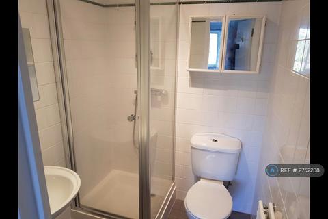 2 bedroom flat to rent, Whitehaven Close, Bromley, BR2