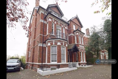 3 bedroom flat to rent, Shepherds Hill, London, N6