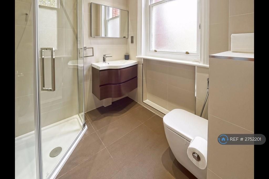 Master Bedroom En-Suite