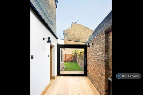 undefined, Lauriston Road, London, E9