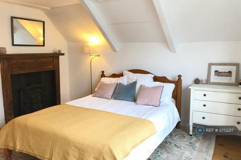 4 bedroom terraced house to rent, St. Thomas Street, Penryn, TR10