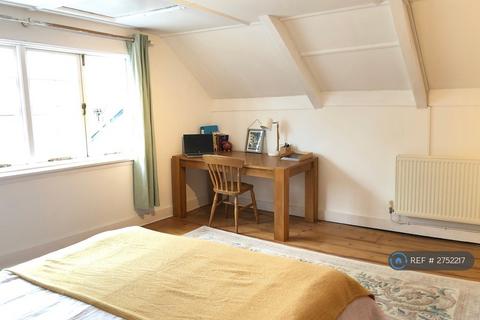 4 bedroom terraced house to rent, St. Thomas Street, Penryn, TR10