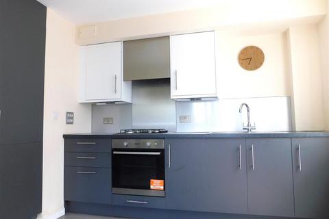 2 bedroom flat to rent, Elvedon Road, Feltham