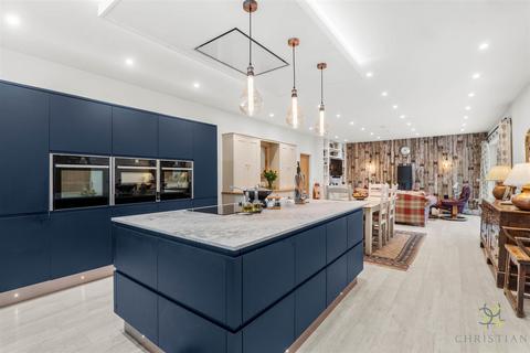 3 bedroom detached house for sale, New Street, Broadway WR12